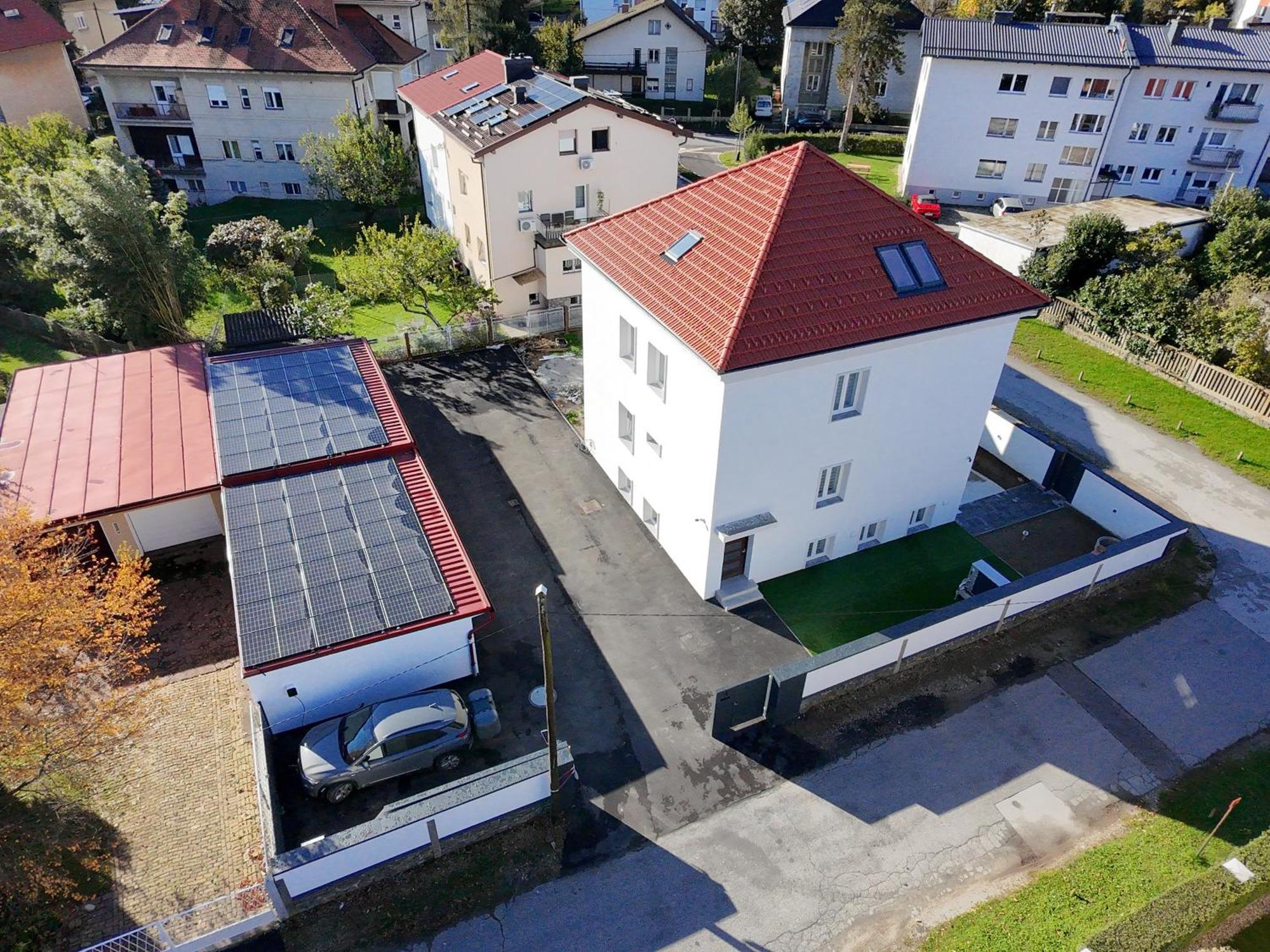 Casa Box Premium Free Garage *
