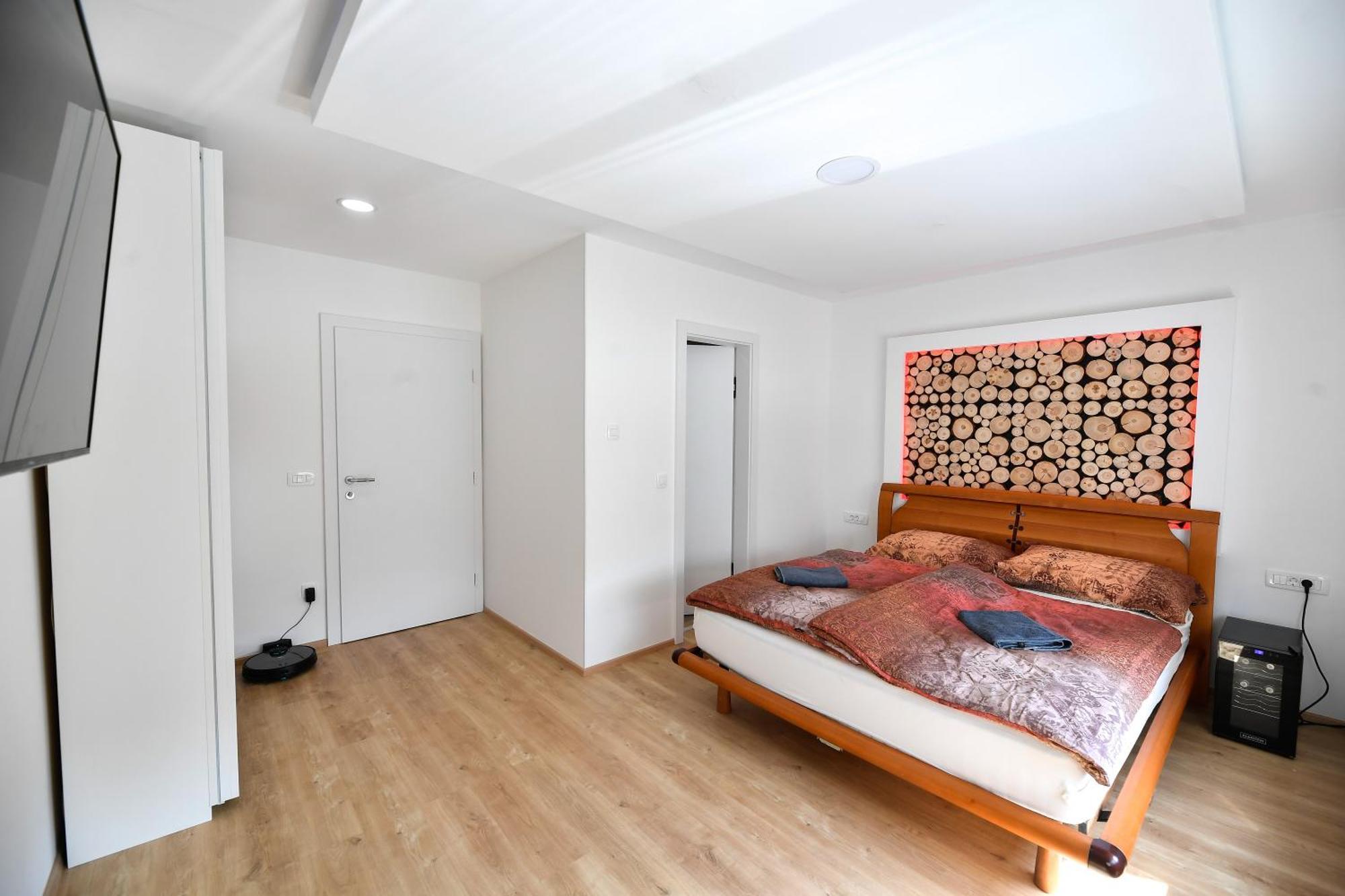 Casa Box Premium Free Garage Apartment *